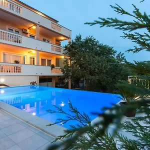  Apartment With Pool Ivana Krk