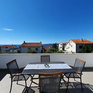  Apartment Alta