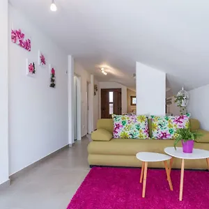  Apartment Deni